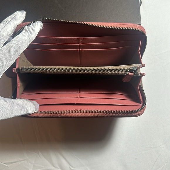 Authentic Bottega Veneta Pink Full inclusion Zip Wallet with box & dust bag. - Picture 3 of 16